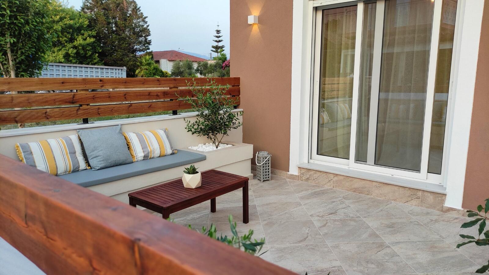 Cozy apartment with yard — φωτογραφία 2