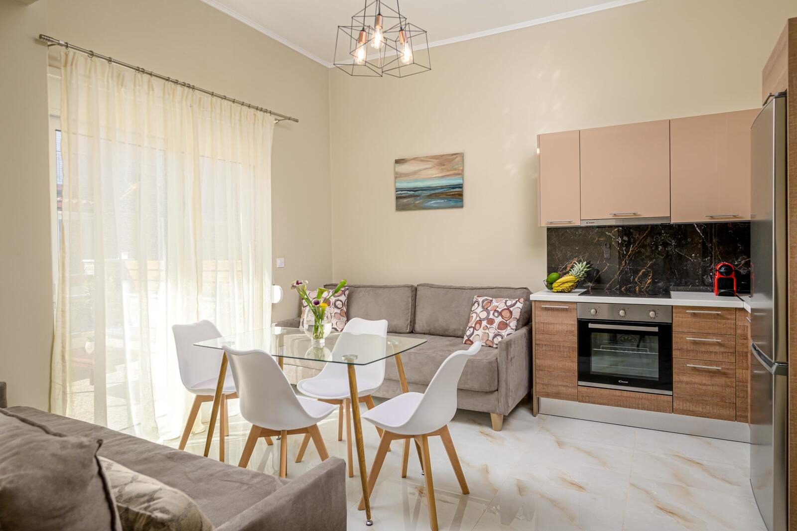 Cozy apartment with yard — φωτογραφία 6